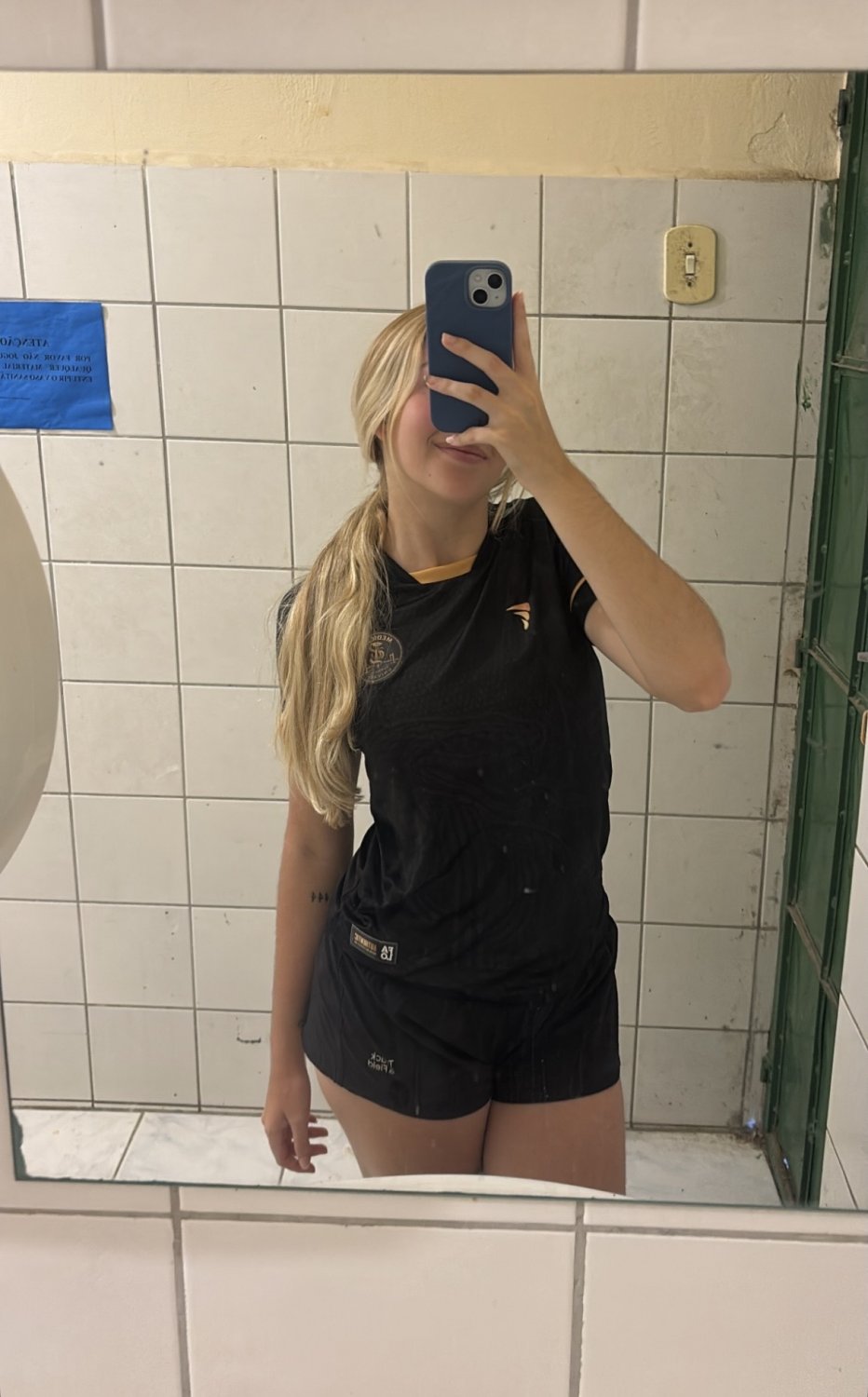 Novinha loirinha. foi vazada pelos amigos da Bahia