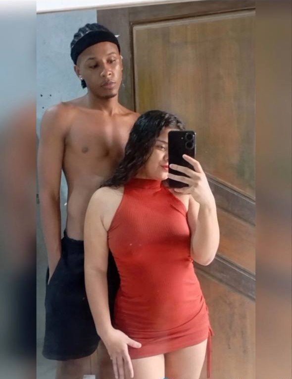 Novinha moreninha cacheada gordelicia baixa renda que gosta muito de levar no cuzinho
