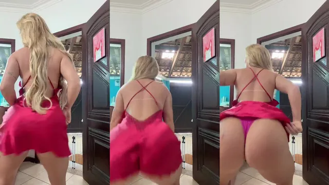 Loira rabuda rebolando e mostrando a buceta no OnlyFans