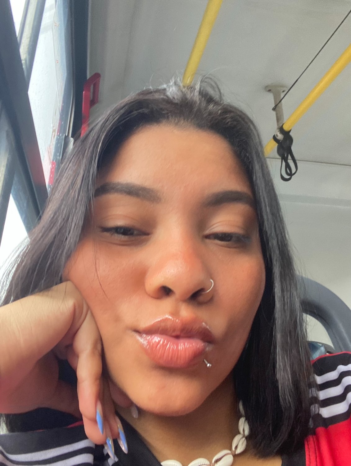 Preta Magrinha Novinha Tesudinha Rostinho De Vagabunda Esperando As Jatadas De Leite Na Cara