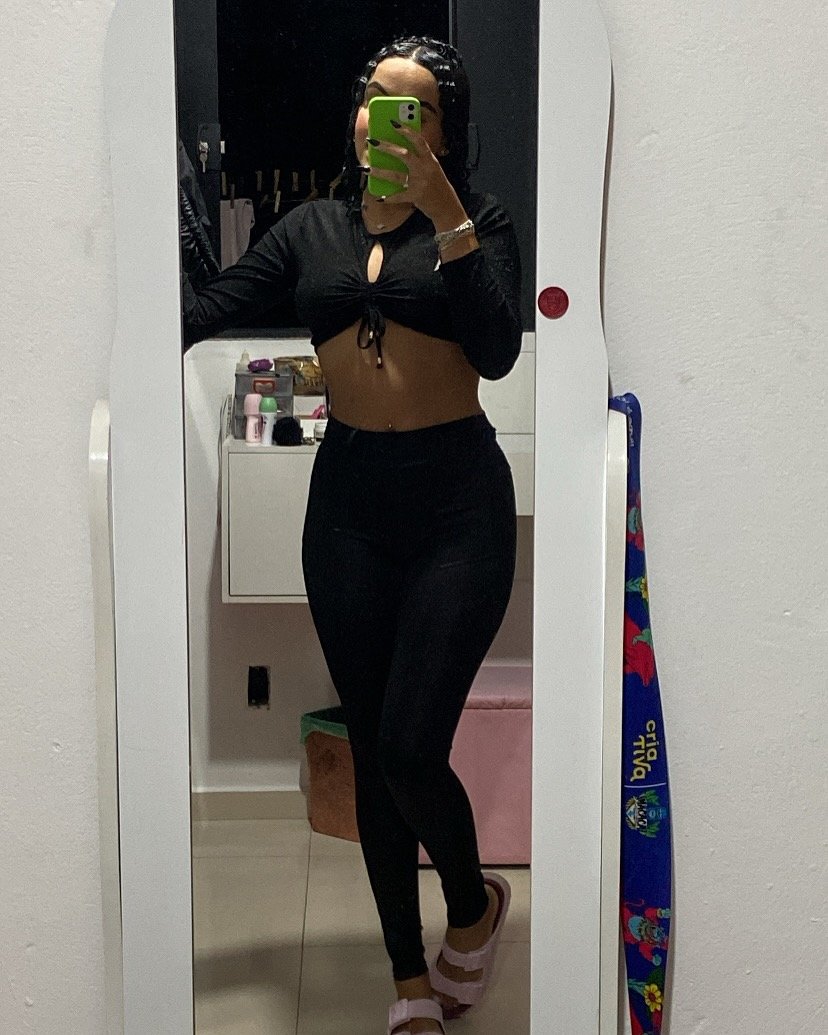 Morena Cacheada Novinha Boca De Veludo Rostinho Tesudo Pézinho Gostoso Pedindo Leite