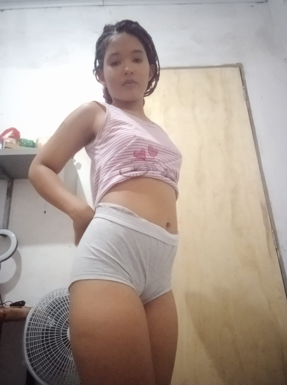 Novinha doida pra dá o Cu