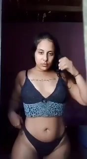 Favelada se mostrando pra câmera #favela #morena #safada #amador #amadora #caseiro
