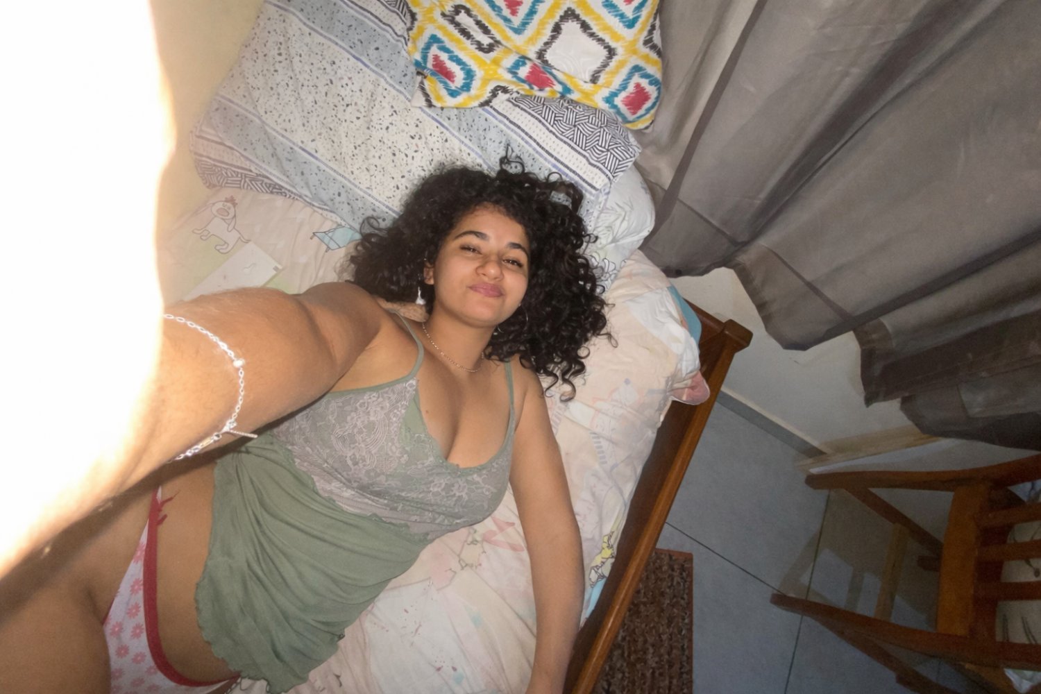 Cacheada amadora big ass