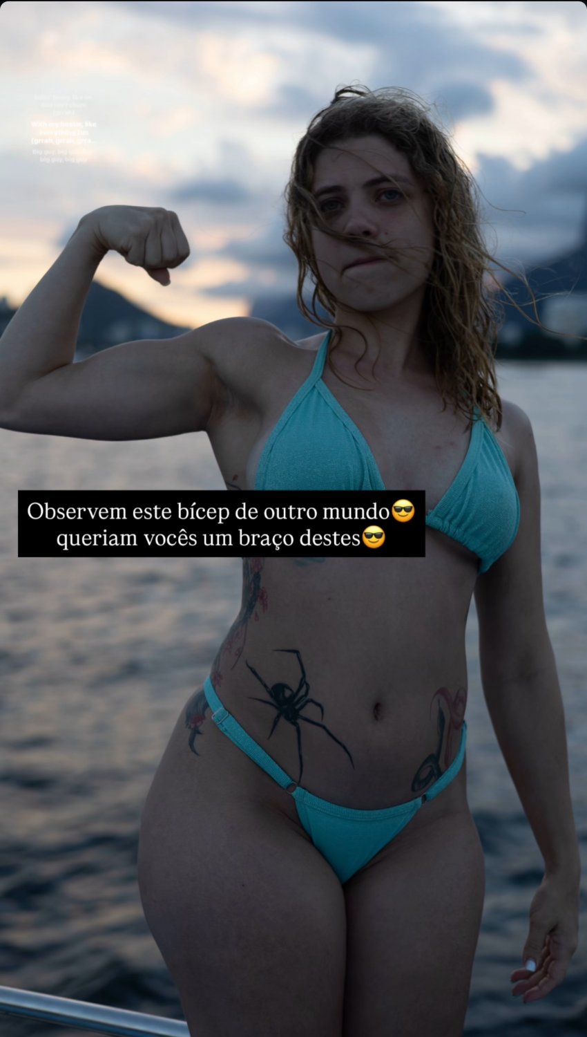 Novinha loira cacheada vazou brincando com a bct !!! Vídeos novos vazados Brasil vazadas anal